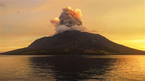 volcanic eruption of indonesia